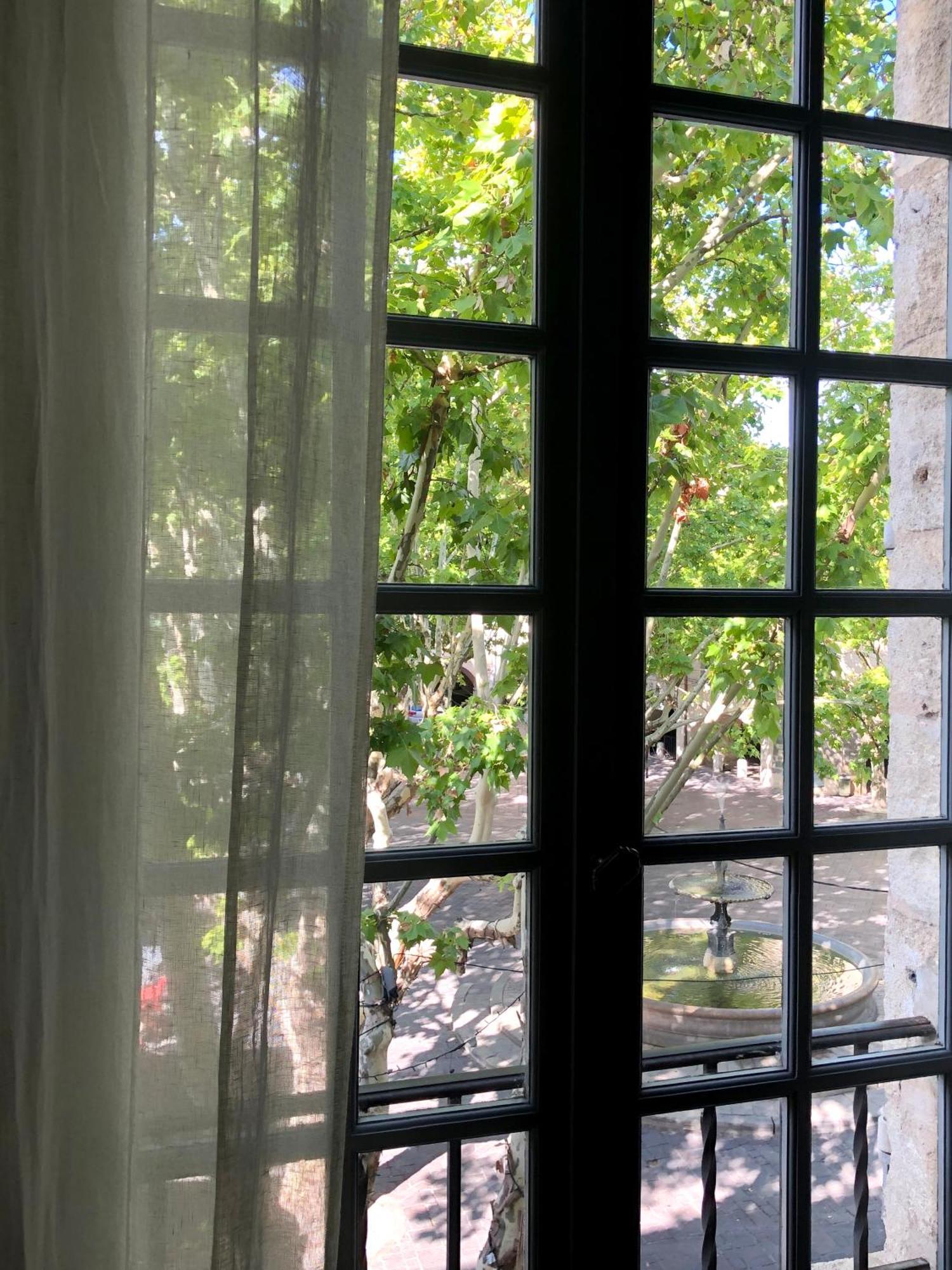 La Boheme Place Aux Herbes Uzès Buitenkant foto